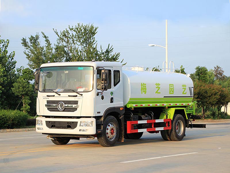 國(guó)六13方東風(fēng)灑水車(chē)